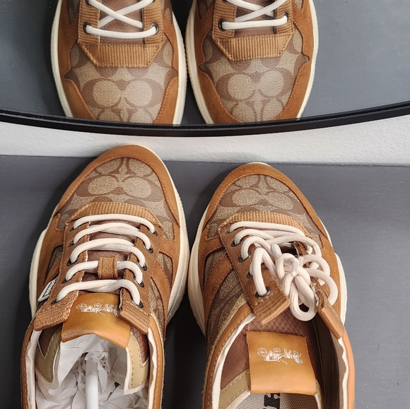 Authentic COACH signature Runner classic Khaki Light Sandle ✨️ - Picture 13 of 17